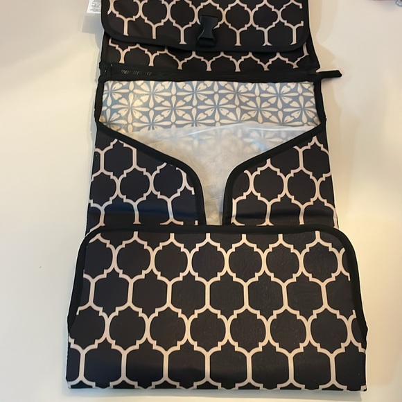 2/$30 Never Used Skip Hop Portable Changing Pad Station Clutch Bag - Picture 11 of 15